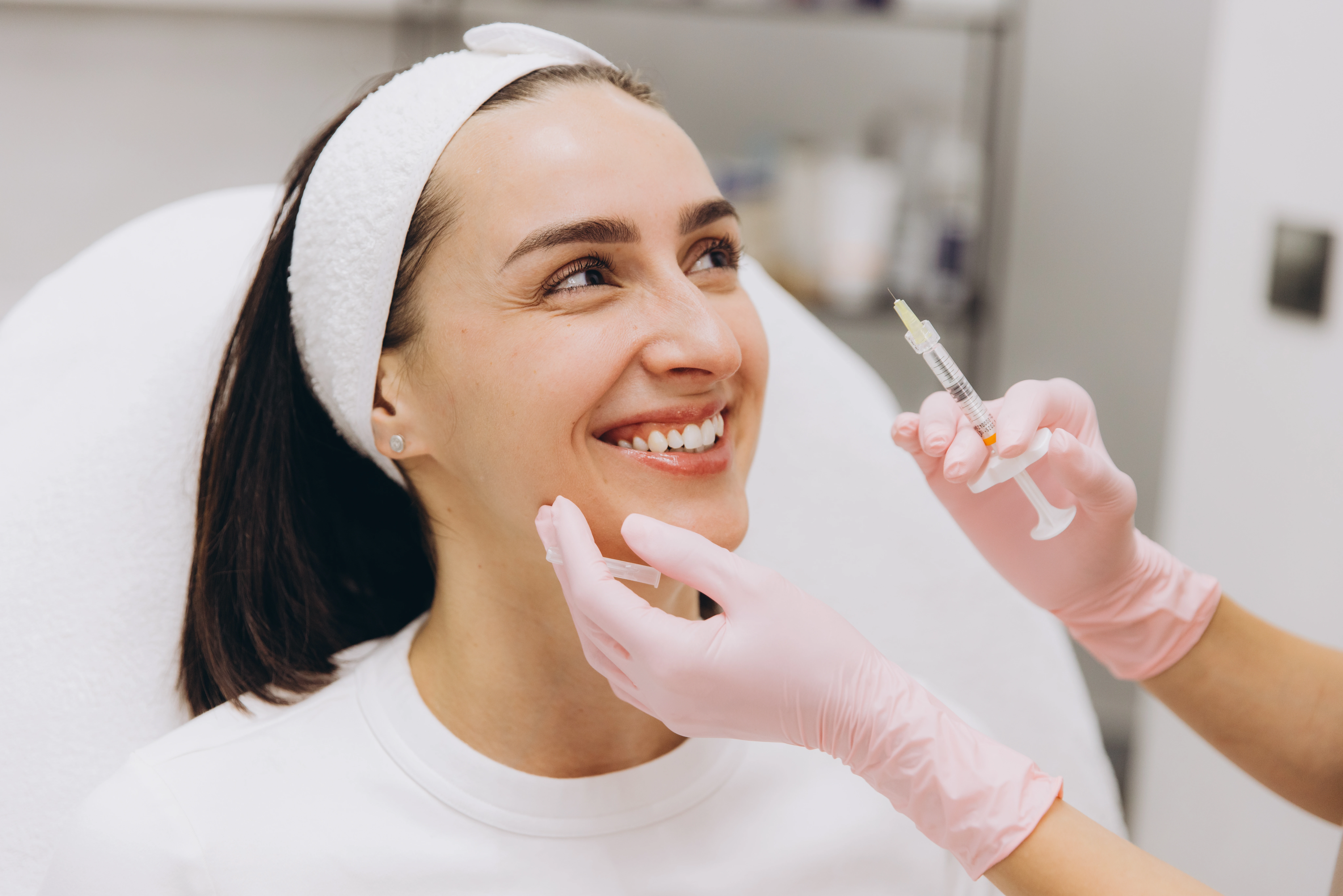 Woman receiving Daxxify injection on the forehead | Medical Spa in Reno, NV | Magnetic Aesthetics